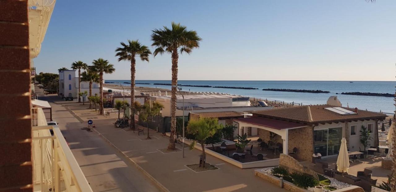Hotel La Perla Cupra Marittima Bagian luar foto