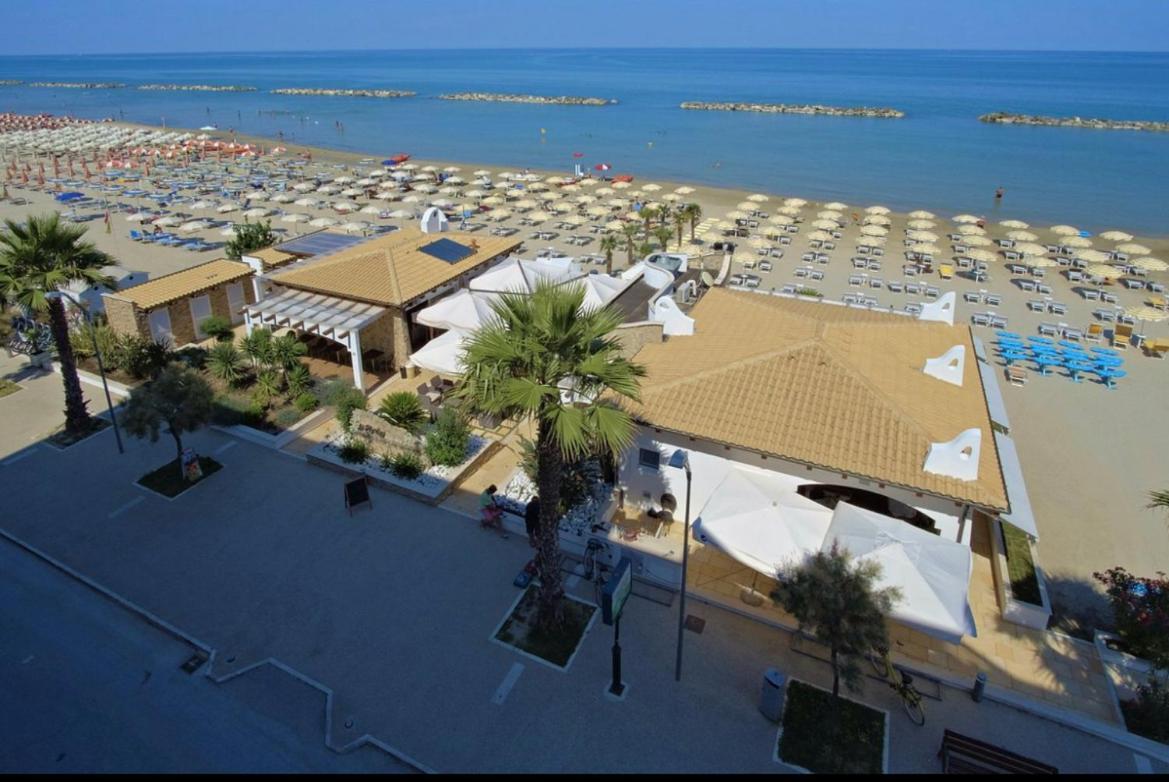 Hotel La Perla Cupra Marittima Bagian luar foto