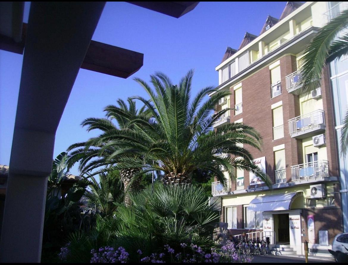 Hotel La Perla Cupra Marittima Bagian luar foto