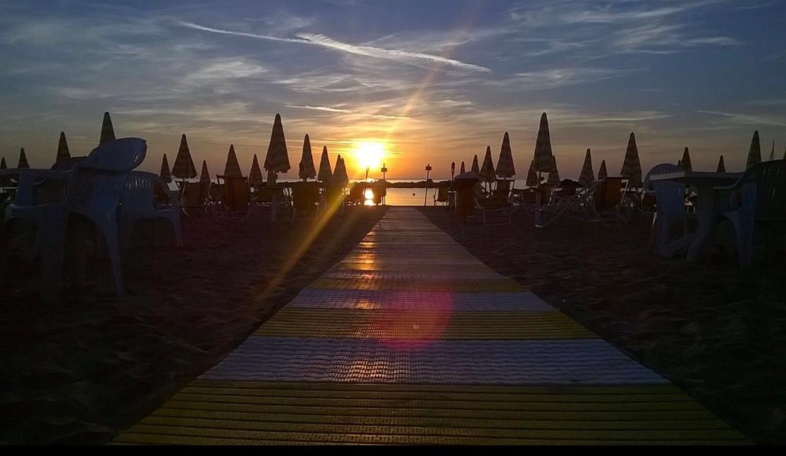 Hotel La Perla Cupra Marittima Bagian luar foto