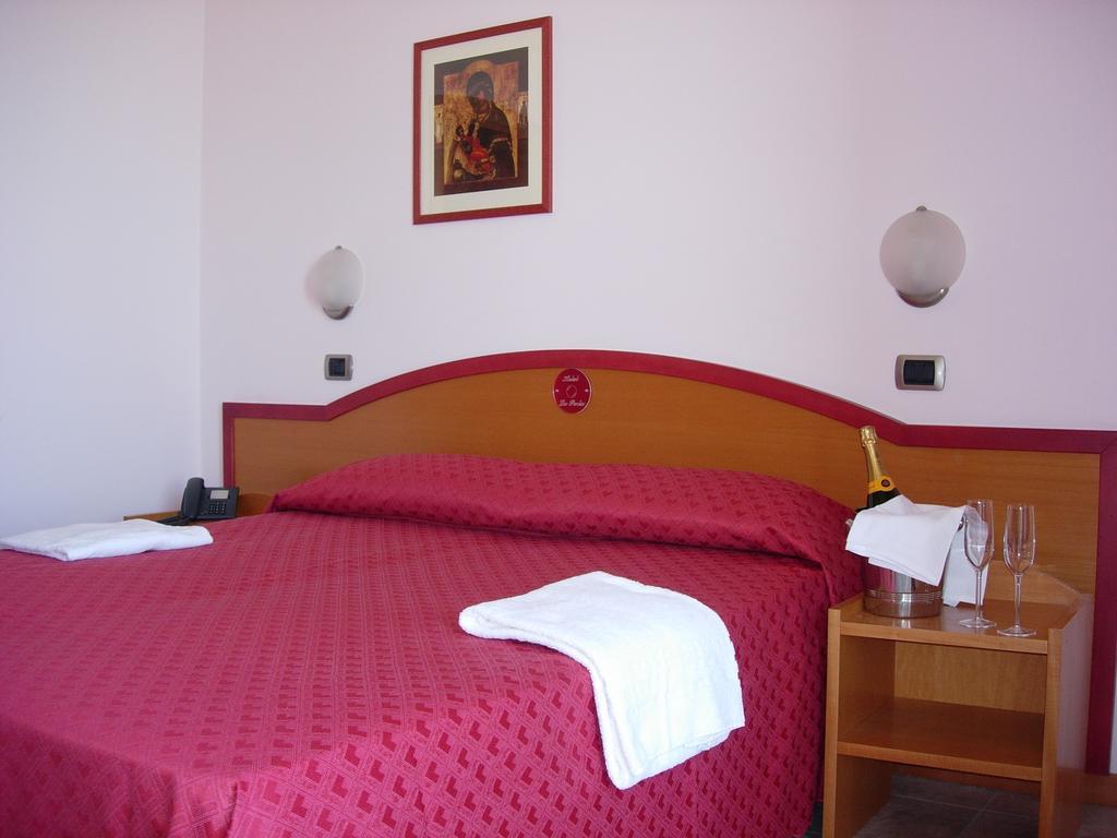 Hotel La Perla Cupra Marittima Ruang foto