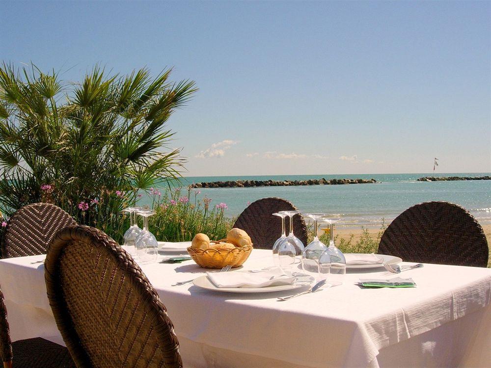 Hotel La Perla Cupra Marittima Bagian luar foto