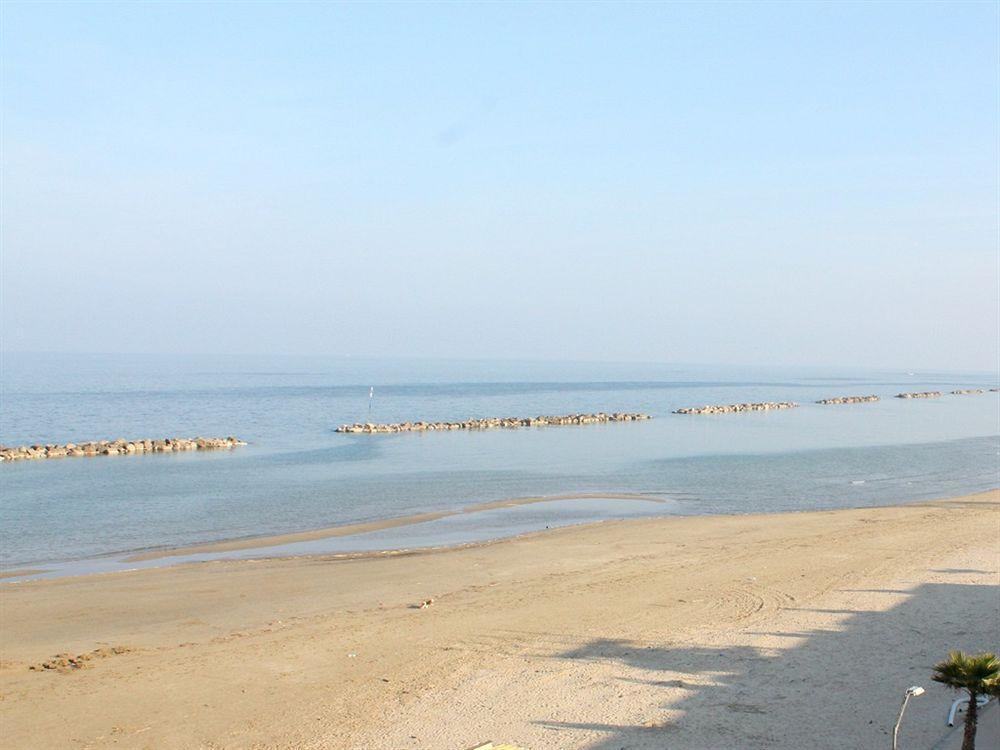 Hotel La Perla Cupra Marittima Bagian luar foto