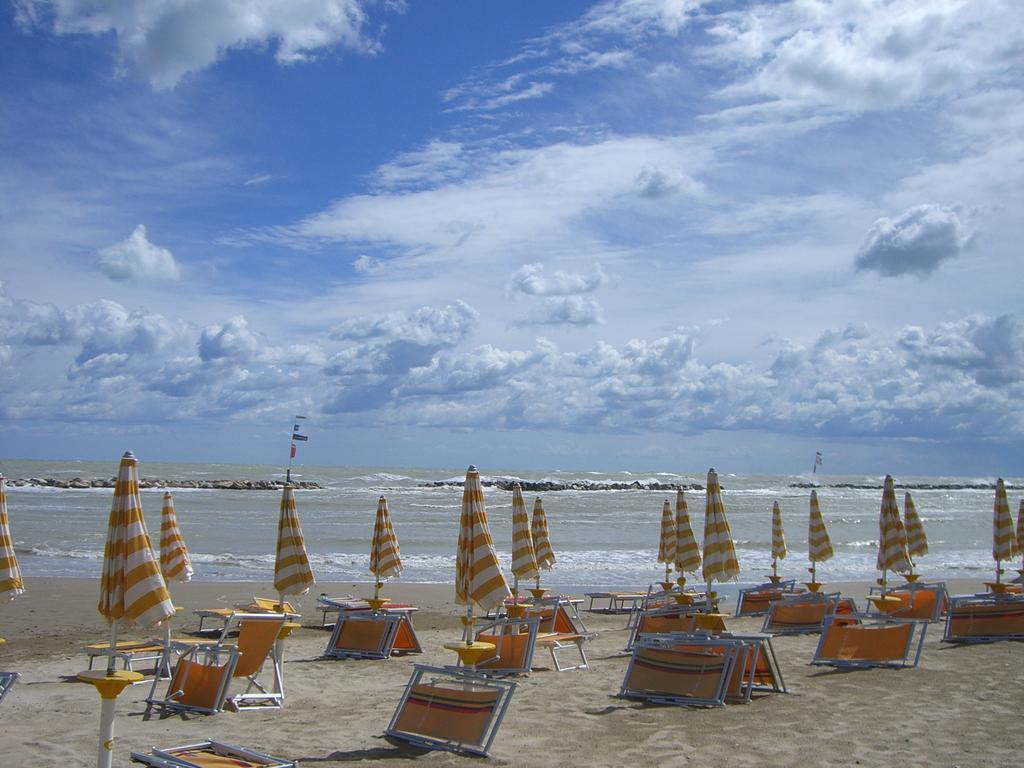 Hotel La Perla Cupra Marittima Bagian luar foto