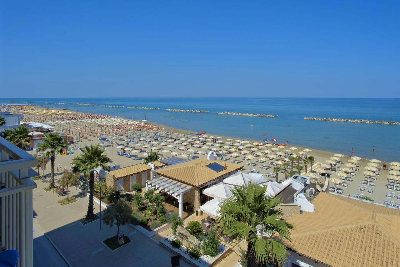 Hotel La Perla Cupra Marittima Bagian luar foto