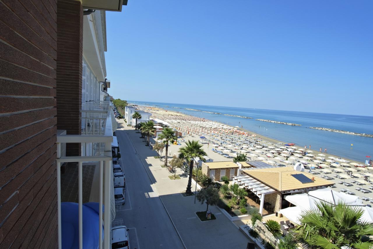 Hotel La Perla Cupra Marittima Bagian luar foto