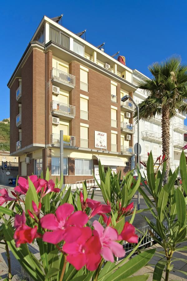 Hotel La Perla Cupra Marittima Bagian luar foto
