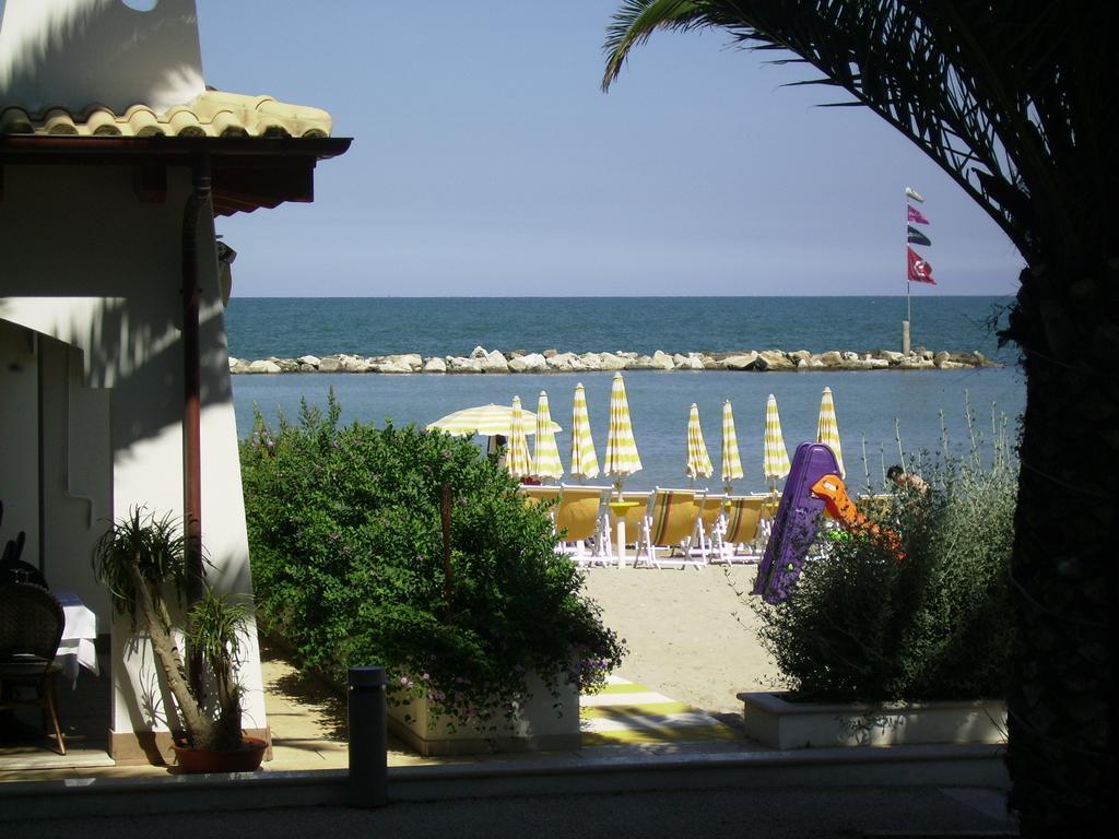 Hotel La Perla Cupra Marittima Bagian luar foto